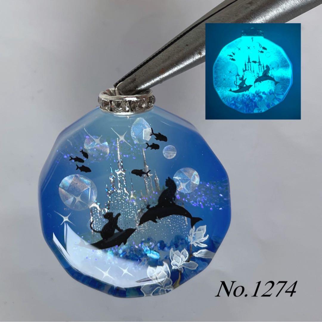 レジン/幻想のお城と親子鹿 蓄光 オルゴナイトネックレス - メルカリ