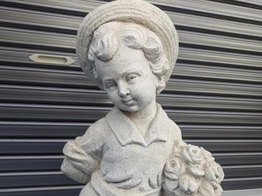 478 イタリア製 石像 花束を持つ子ども ガーデンオーナメント