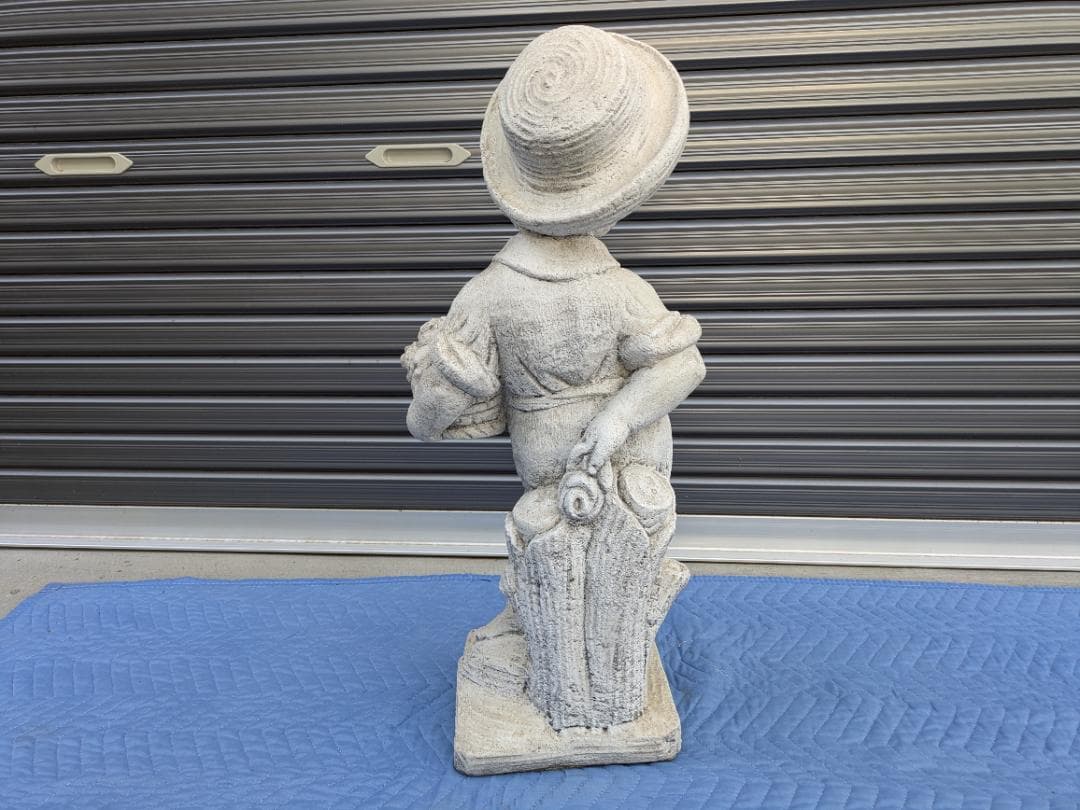 478 イタリア製 石像 花束を持つ子ども ガーデンオーナメント