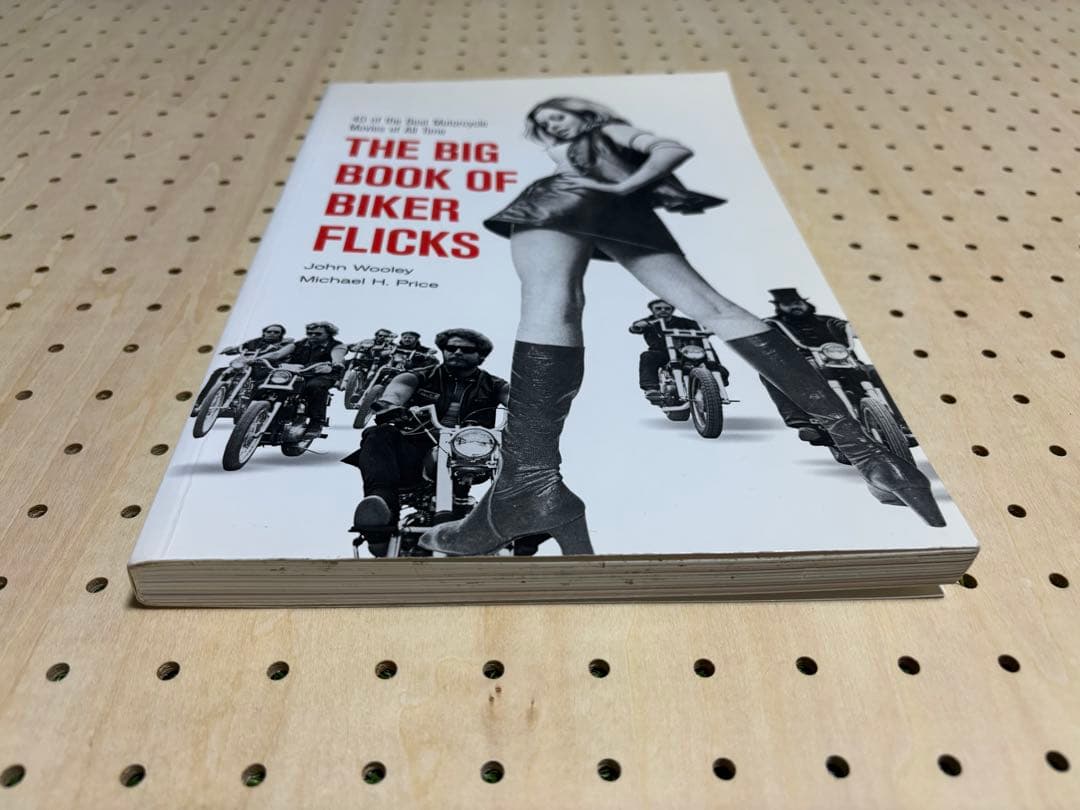 THE BIG BOOK OF BIKER FLICKS 映画 洋書の通販はau PAY マーケット