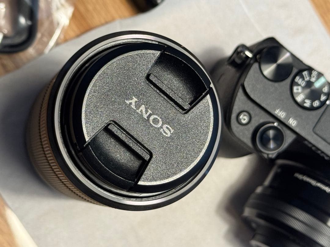 SONY α6400 ダブルズームレンズキット 美品 シャッター8284回 - メルカリ