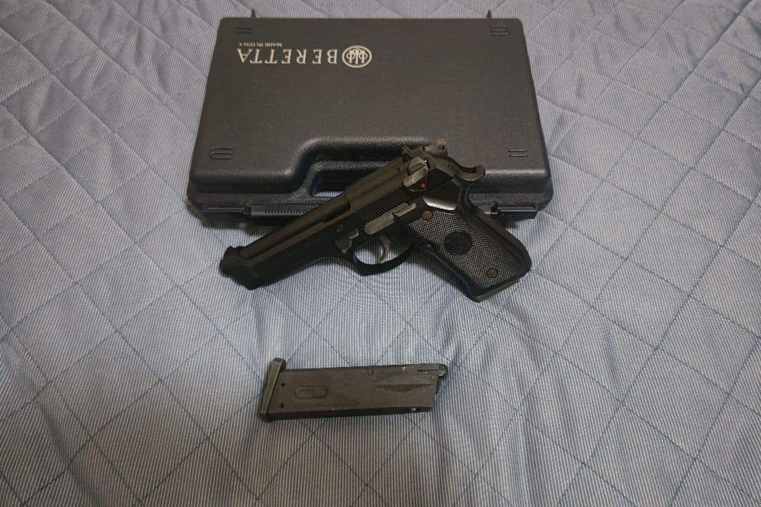 東京マルイベレッタ m92F ガスガン 専用ケース付き TOKYO MARUI（東京マルイ） フルセット M92F クロームステンレス ガス