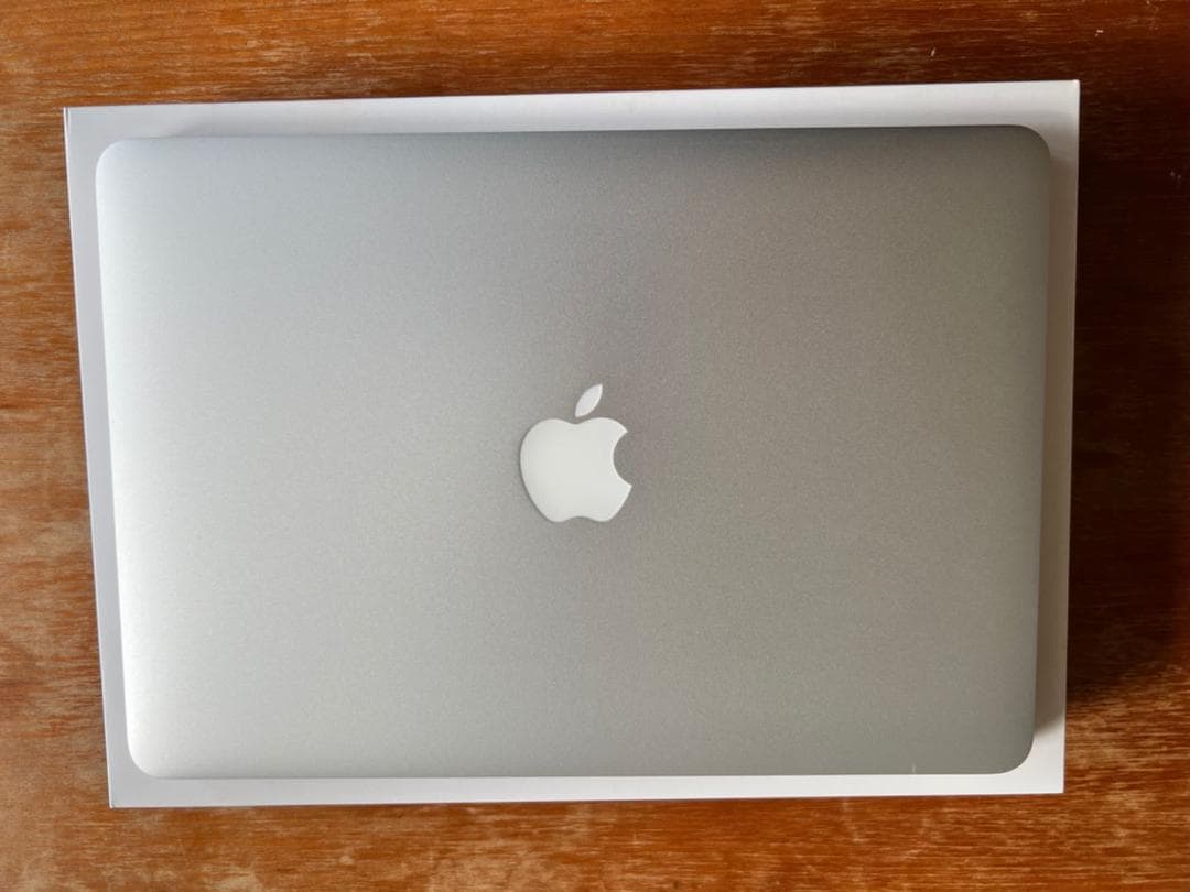 美品 MacBook PRO ME866J/A 13.3inch【おまけ付】