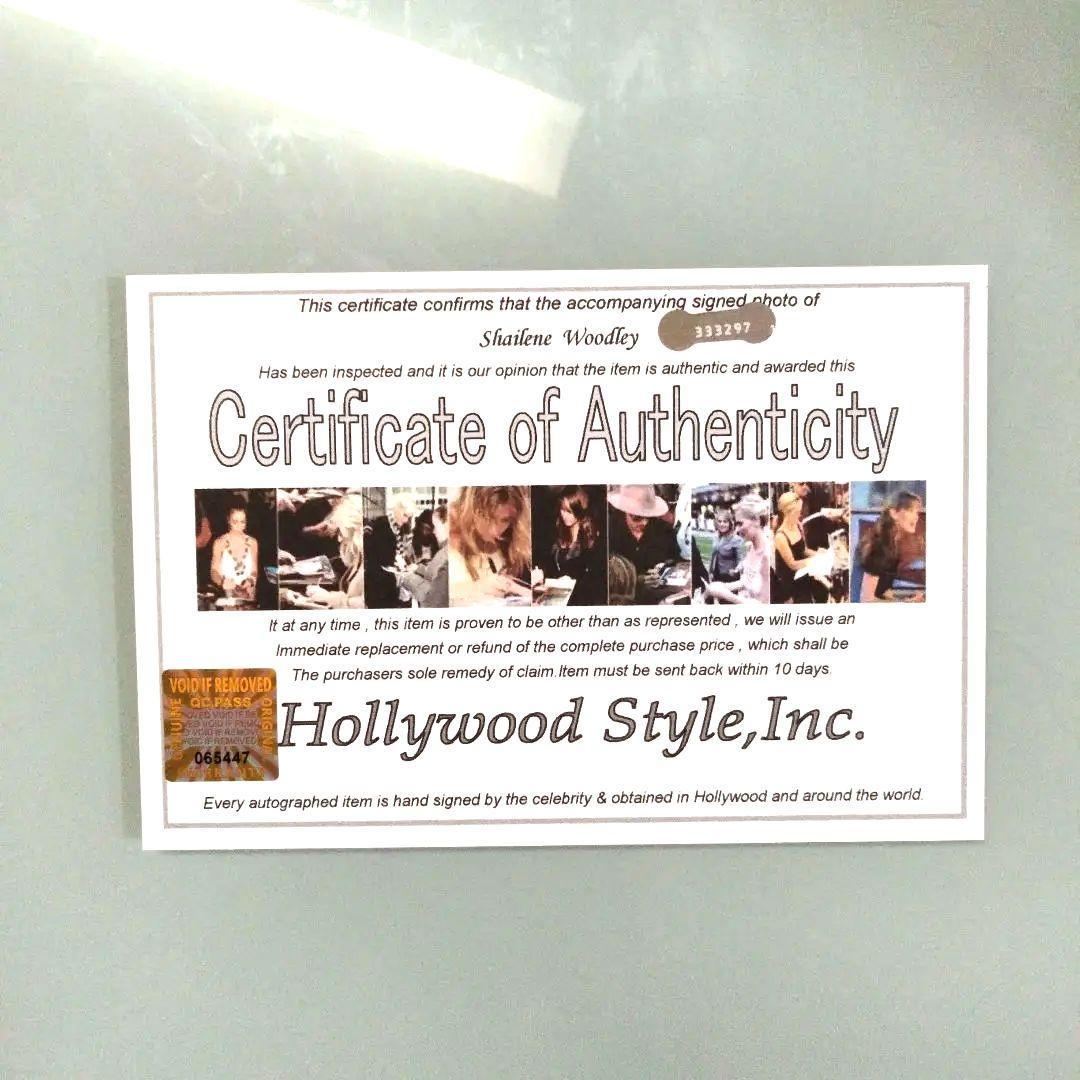 シェイリーン・ウッドリー直筆サイン入り写真…ダイバー・ジェント