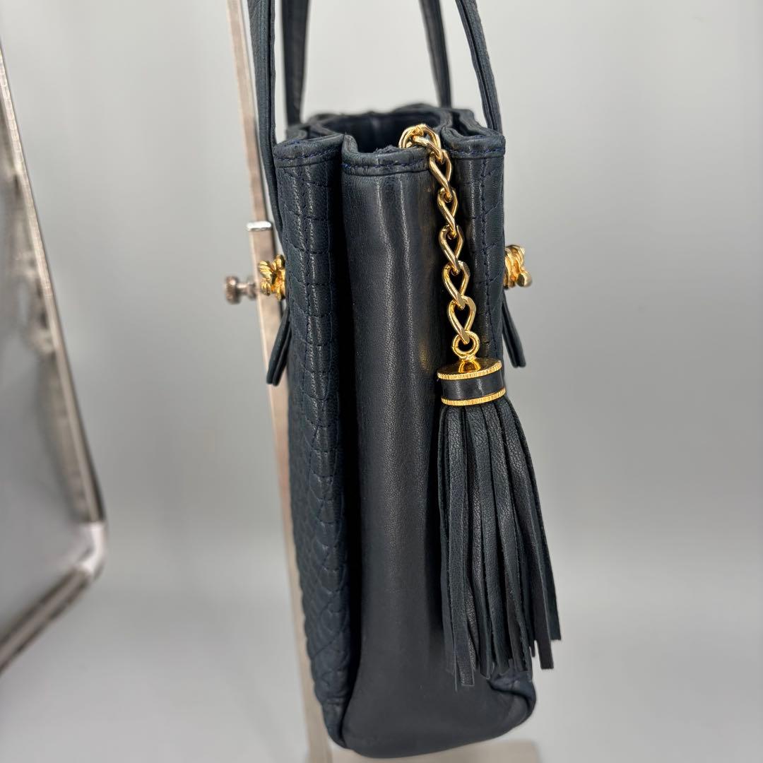 バリー ハンドバッグ キルティング レザー Bロゴ タッセル ネイビー