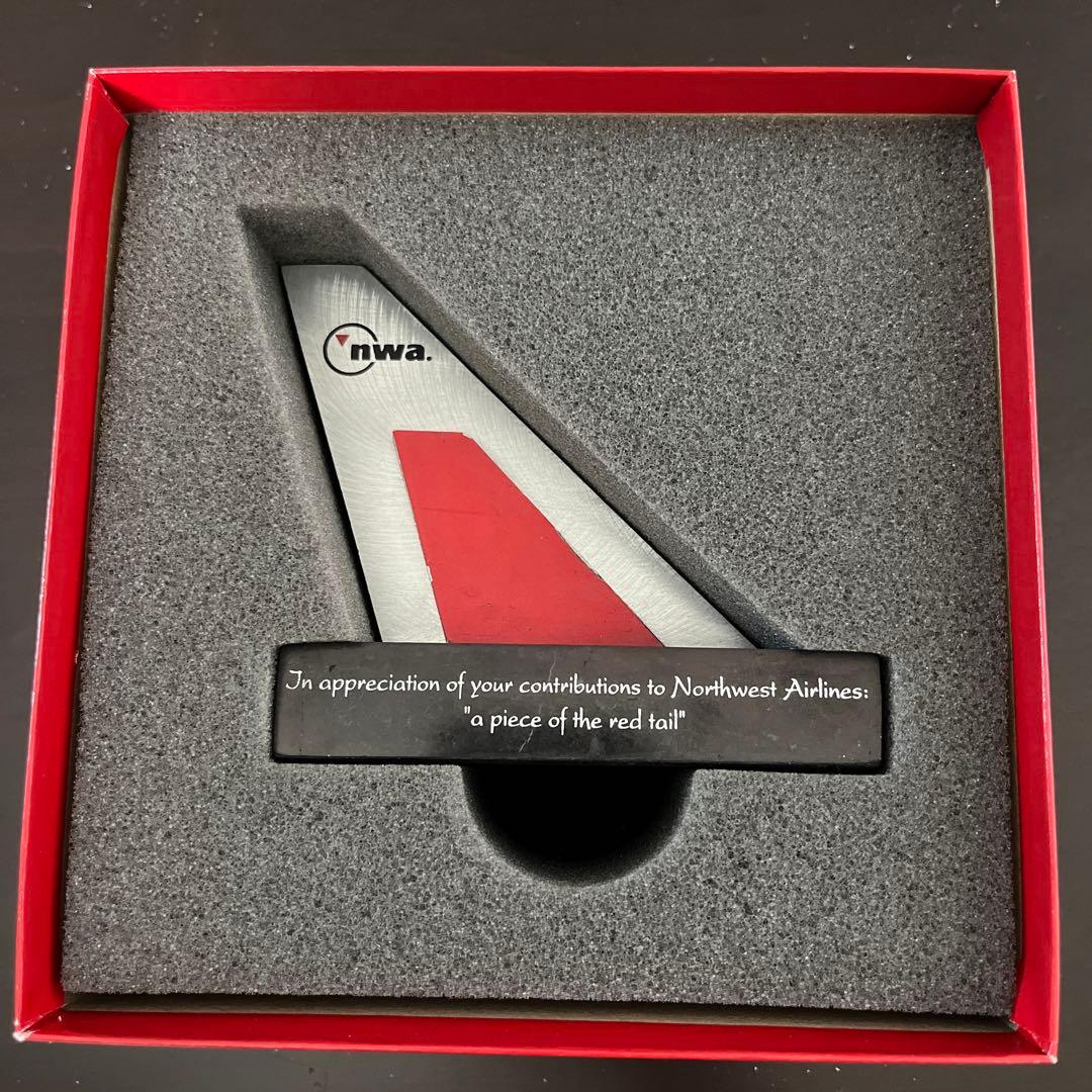 ノースウエスト航空 ジャンボ機の尾翼部分の置物 - メルカリ