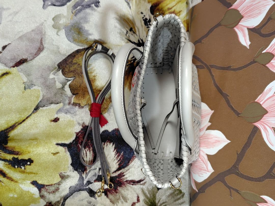 美品】アニヤハインドマーチ2WAYニーソン☆白バッグかごバック☆エコ