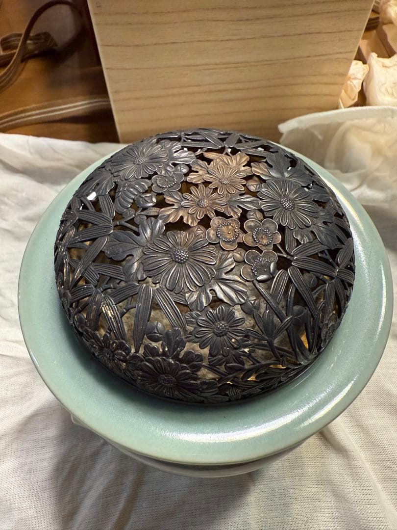 諏訪蘇山 青磁袴腰香炉 純銀四君子肉彫火舎 松興堂造