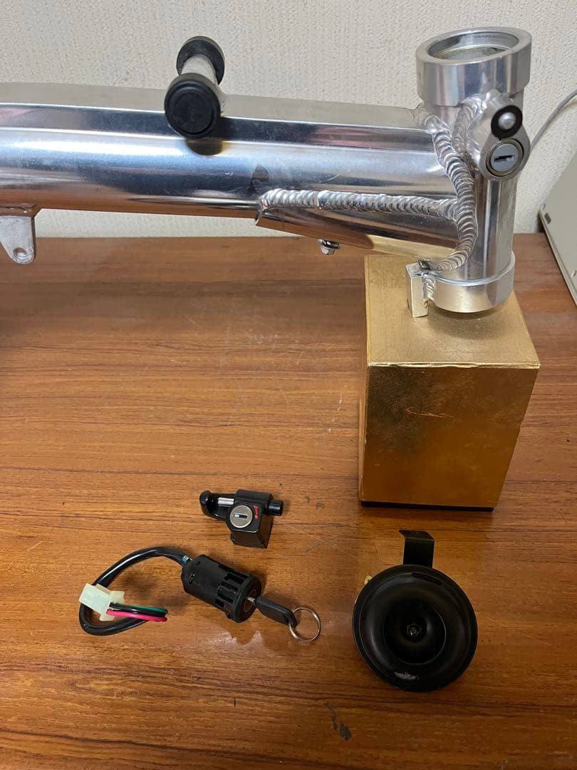 モンキー用アルミフレーム書類有り新品未使用！キーシリンダー等付属品