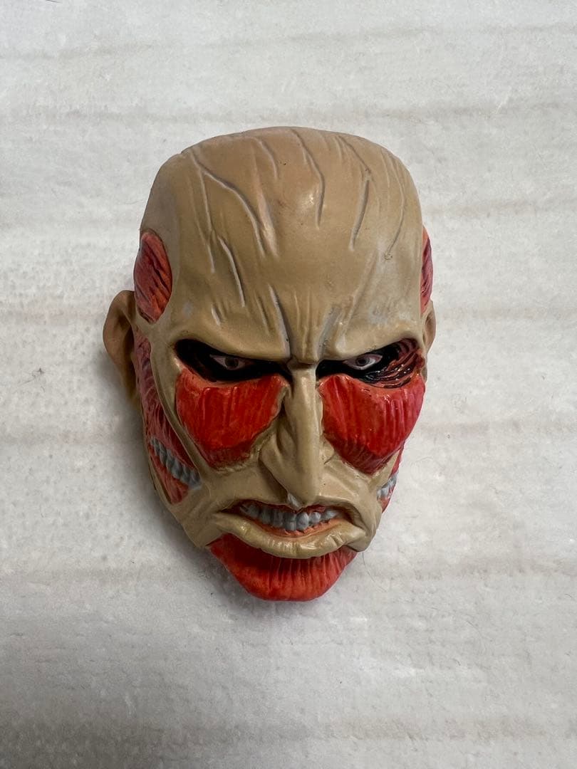 進撃の巨人 超大型巨人 カプセルトイ マスク - メルカリ