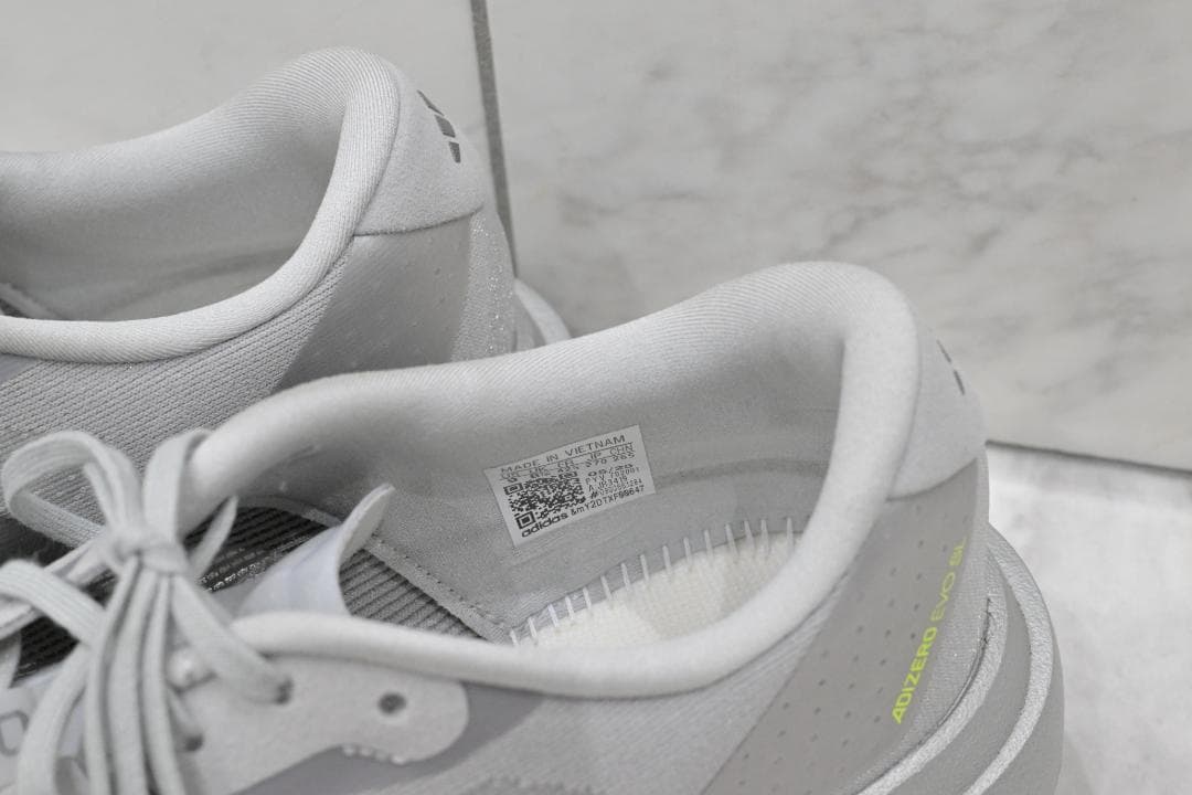 値下げ　美品　アディダス ADIZERO EVO SL 27.0cm シルバー