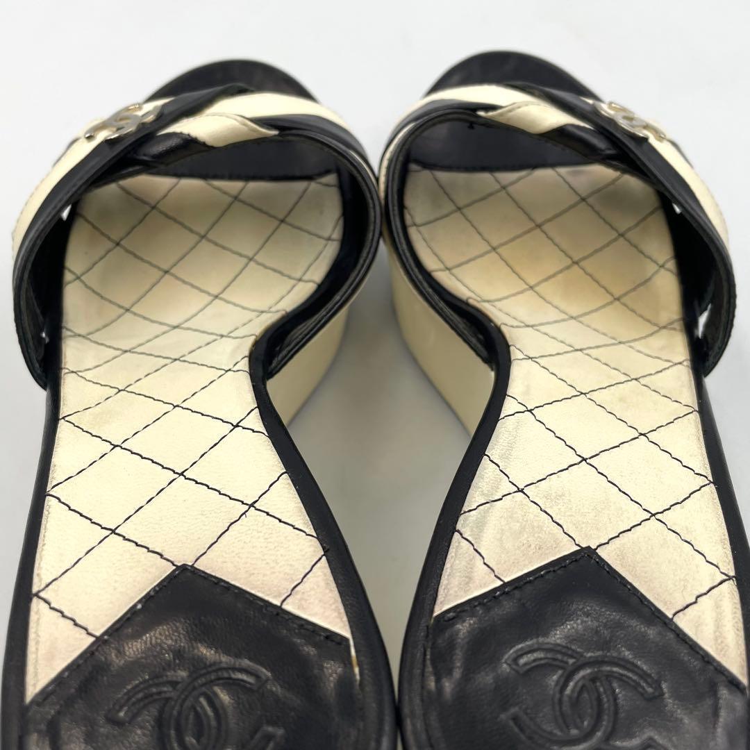 《超美品》シャネル 厚底 サンダル ココマーク マトラッセ バイカラー 白黒系