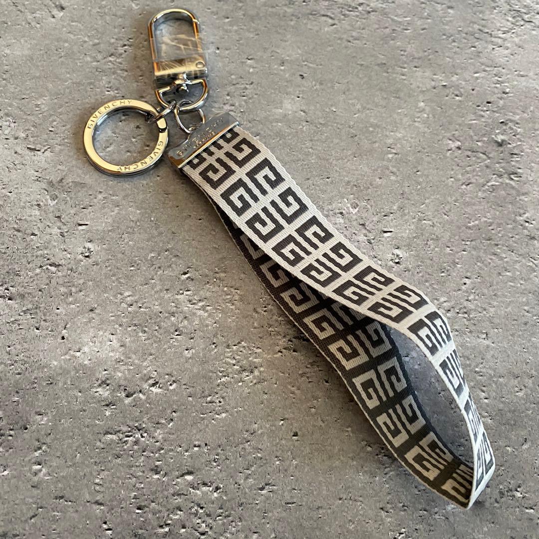 非売品 】 ジバンシイ givenchy キーホルダー ノベルティ - メルカリ