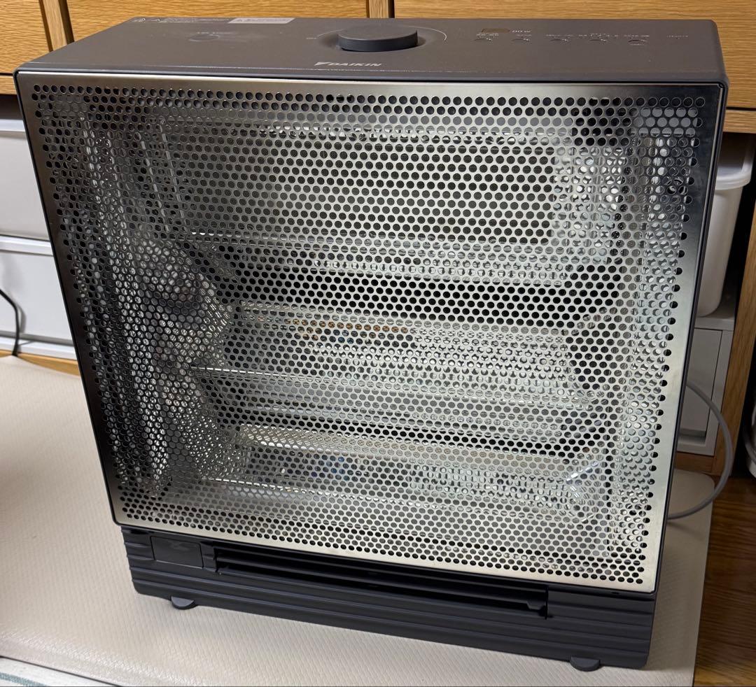 ダイキン　ハイブリッドセラムヒート　WRH134AS-H 遠赤外線暖房機　美品 ダイキン（DAIKIN） 遠赤外線暖房機 ハイブリッドセラムヒート