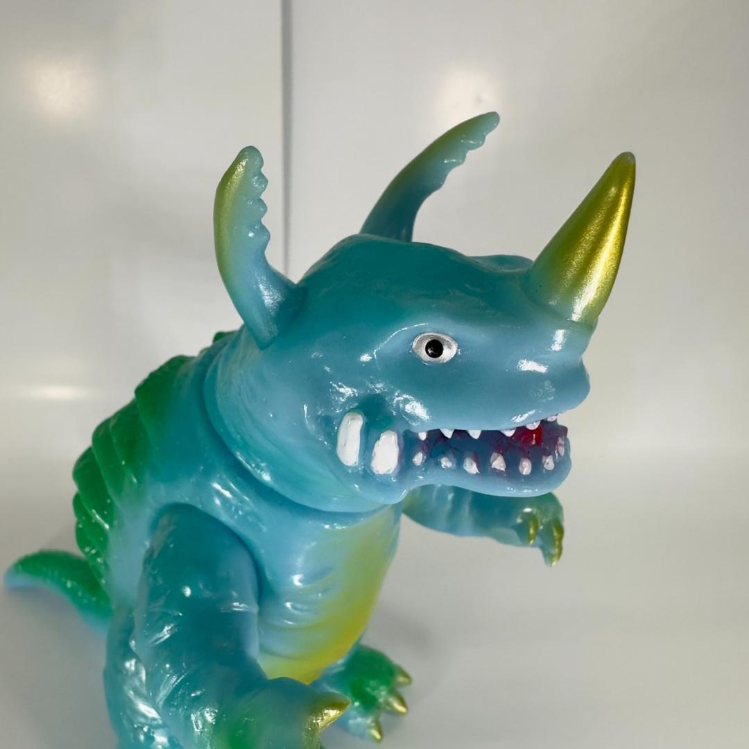 ヤモマーク ネロンガ ソフビ フィギュア 水色成型 ウルトラマン - メルカリ