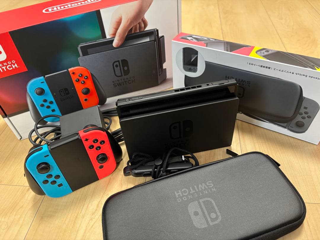 Nintendo Switch ネオンレッド/ブルー 本体　キャリングケース付き Nintendo Switch ネオンブルー・ネオンレッド 任天堂 ゲーム機 本体