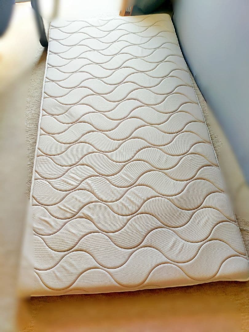 ニトリ じんわりフィットする低反発敷布団 シングル - メルカリ