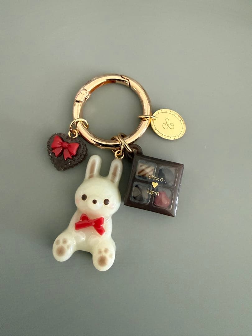 B品 ①うさぎ チョコレートボックス レジン キーホルダー - メルカリ