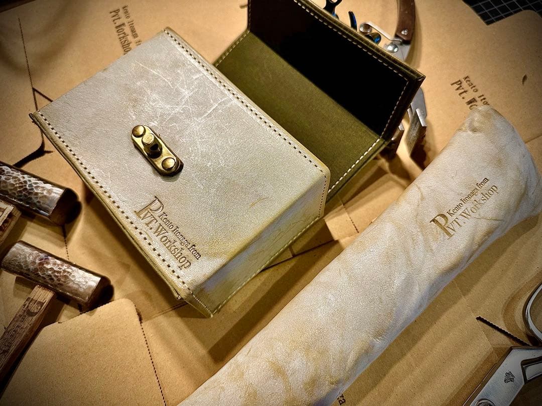 初売！Pvt.Workshop 極CL 本革 デッキケース ハーフ