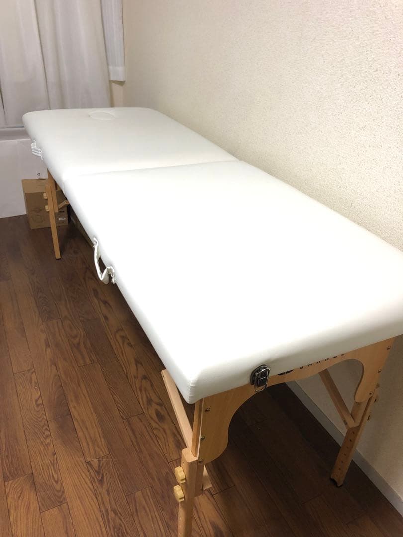 折りたたみエステベッドホワイト ビューティーガレージ 軽量木製折りたたみベッド EB-03（キャリーバッグ付）（ホワイト）の卸