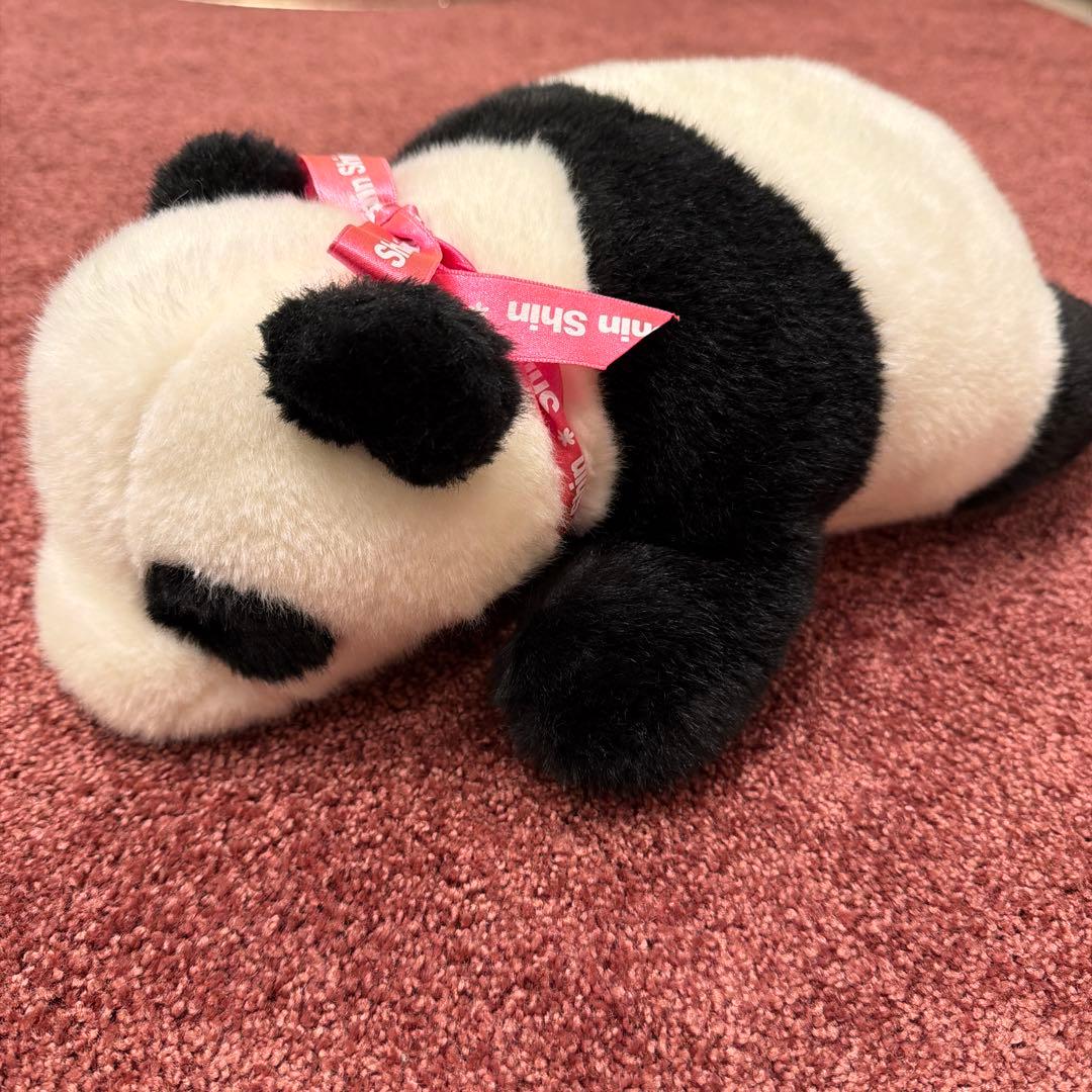 パンダのぬいぐるみ Shin Shinのネームピンクリボン付き パンダのぬいぐるみ Shin Shinのネームピンクリボン付き シナダ