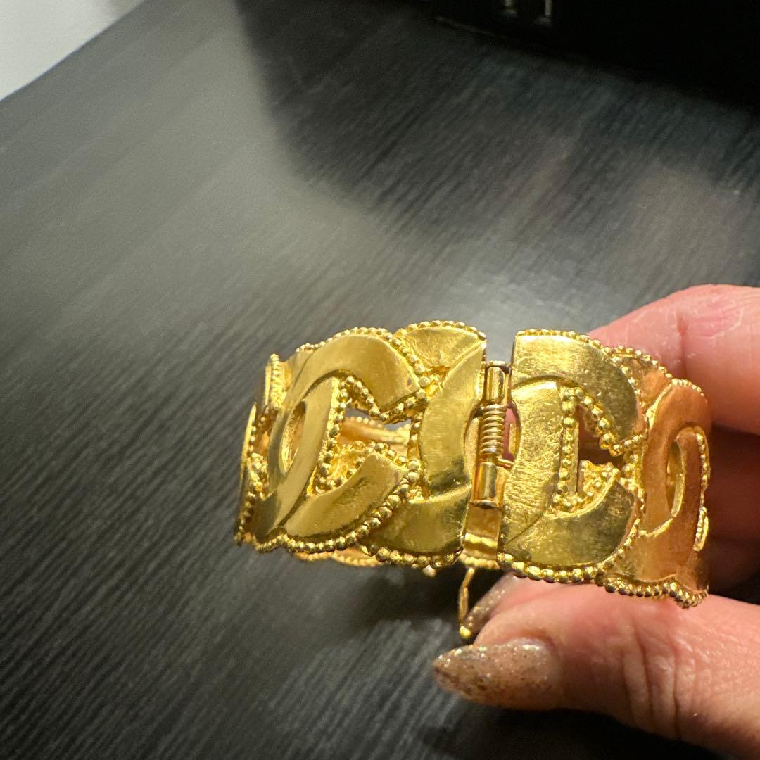 CHANEL金色 透かし彫り チェーンリンク ブレスレット留め金がつぶれ