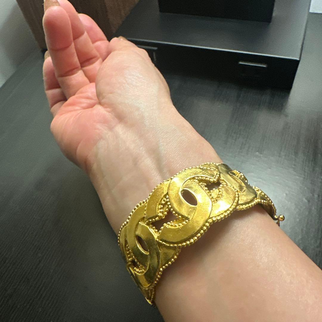 CHANEL金色 透かし彫り チェーンリンク ブレスレット留め金がつぶれ