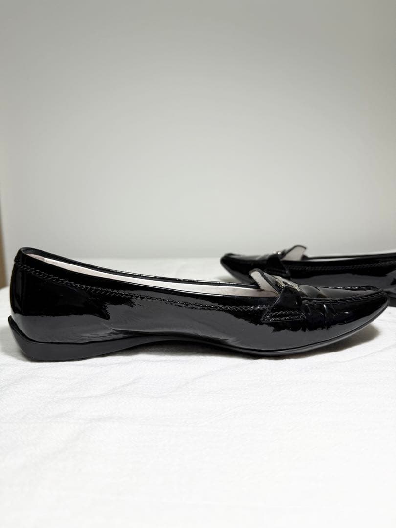 美品 トッズ ローファー エナメル ブラック 6 1/2 23.5cm 金具