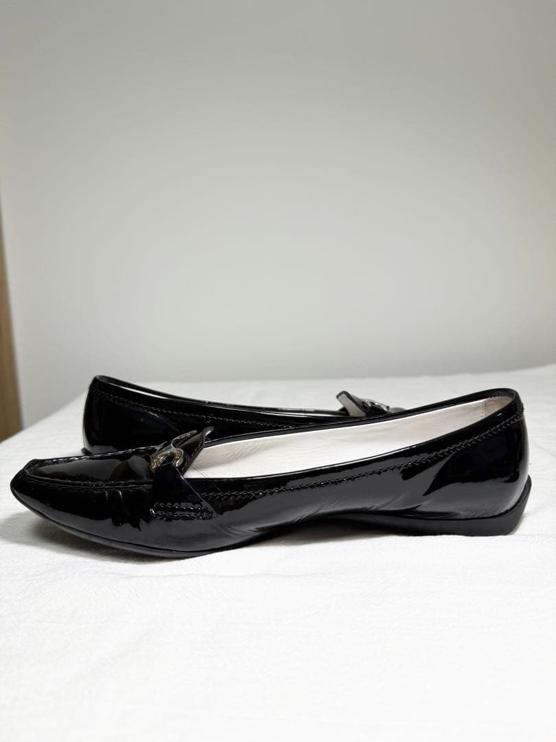 美品 トッズ ローファー エナメル ブラック 6 1/2 23.5cm 金具