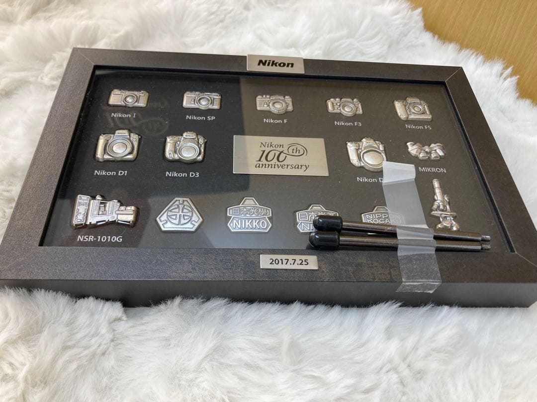 非売品】Nikon 100th anniversary 歴代カメラピンバッジ - メルカリ