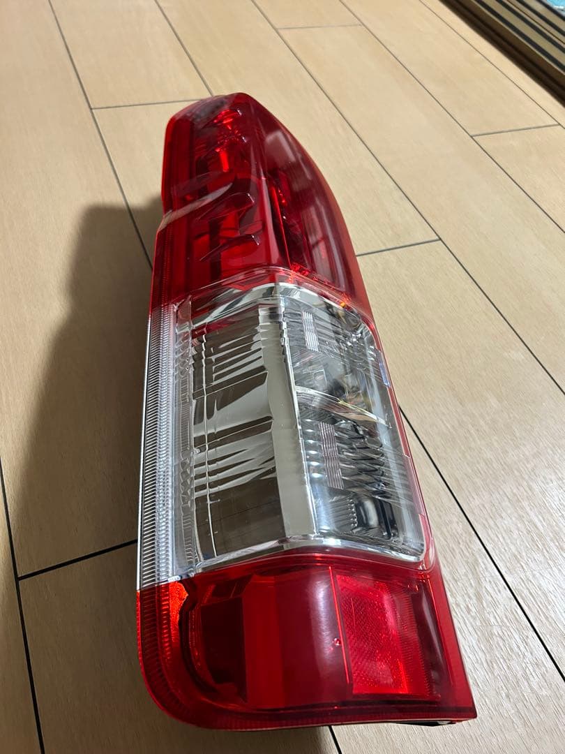 美品］ハイエース トヨタ純正 左 助手席 - パーツオンライン ショップ