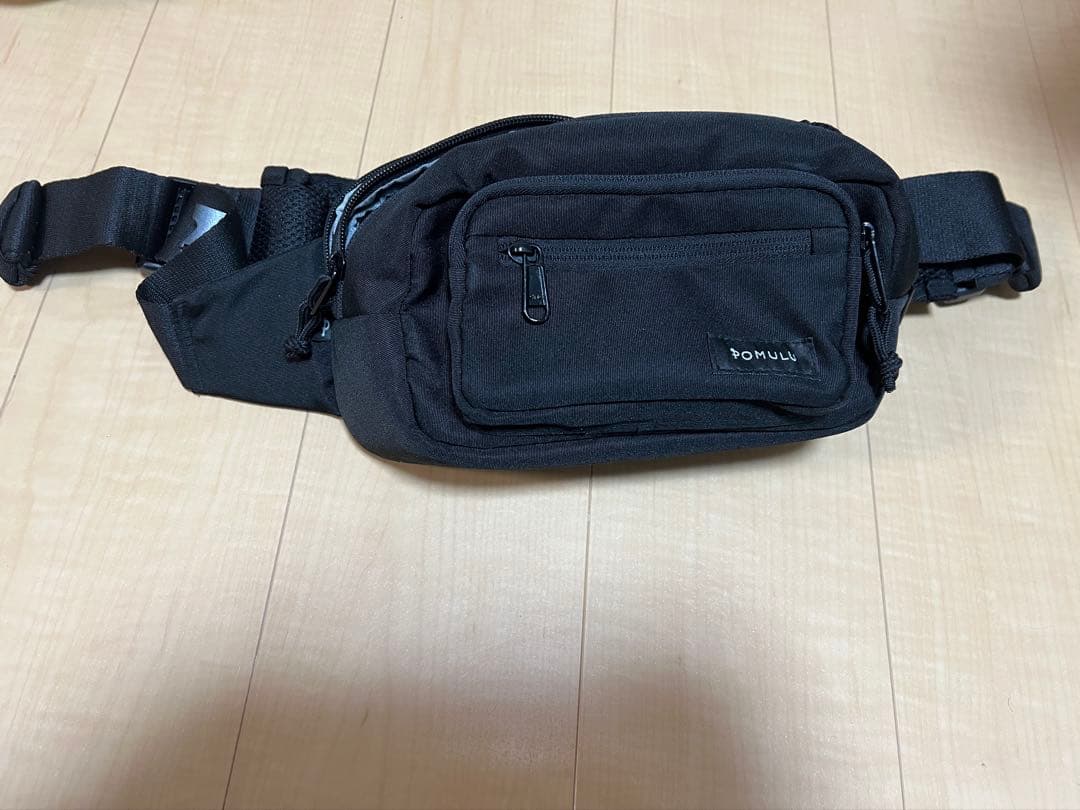 ポムル　ヒップシート　ブラック美品！ POMULU(ポムル)ヒップシートショルダーバッグ 6ヵ月～1歳2歳3歳4歳