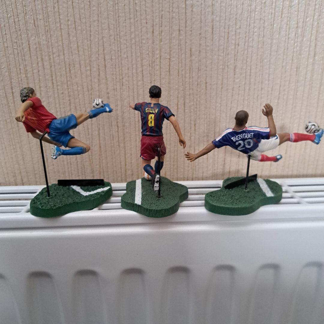 サッカー選手フィギュア 3体セット - メルカリ