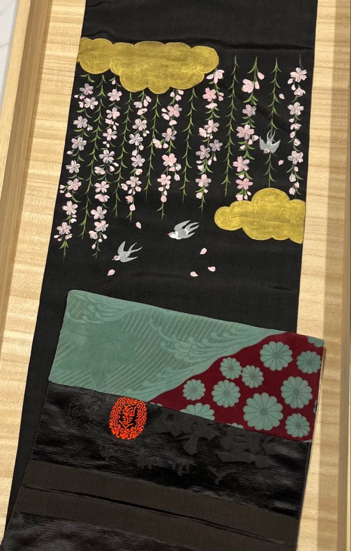 源如繻子アンティーク名古屋帯◇黒地 雲取りに枝垂れ桜とツバメ 帯 一覧