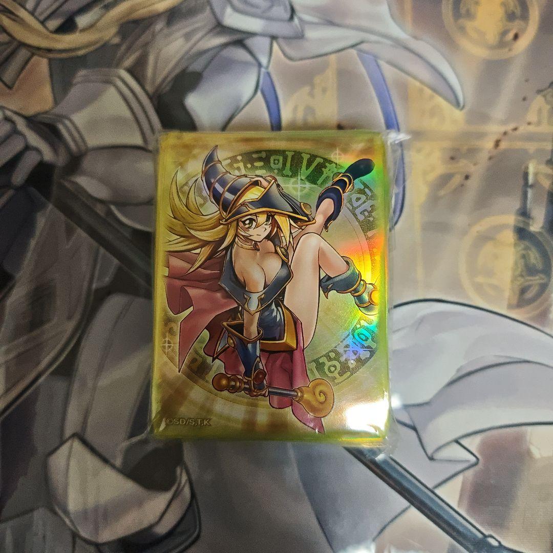 海外会場限定】魔術師の弟子－ブラック・マジシャン・ガール スリーブ