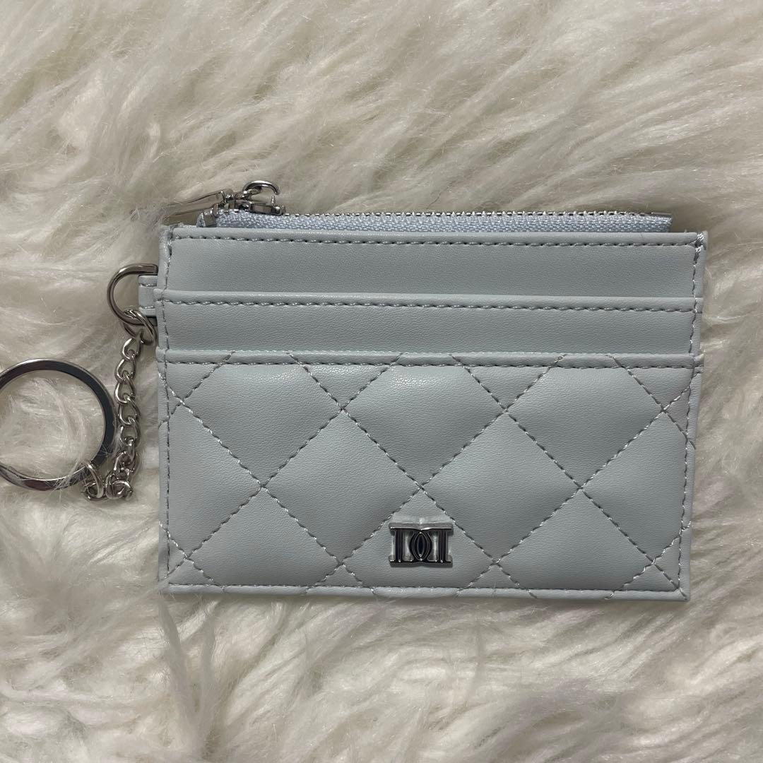 ダーリッチ DDロゴキルティングトラベルセット パスケース SAX - メルカリ