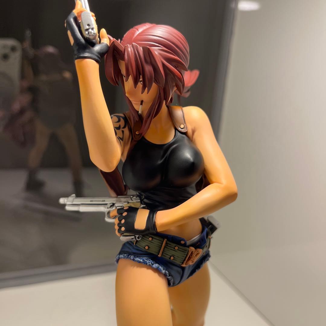 キャラグミン レヴィ ブラックラグーン 塗装完成品 アクリルケース付き