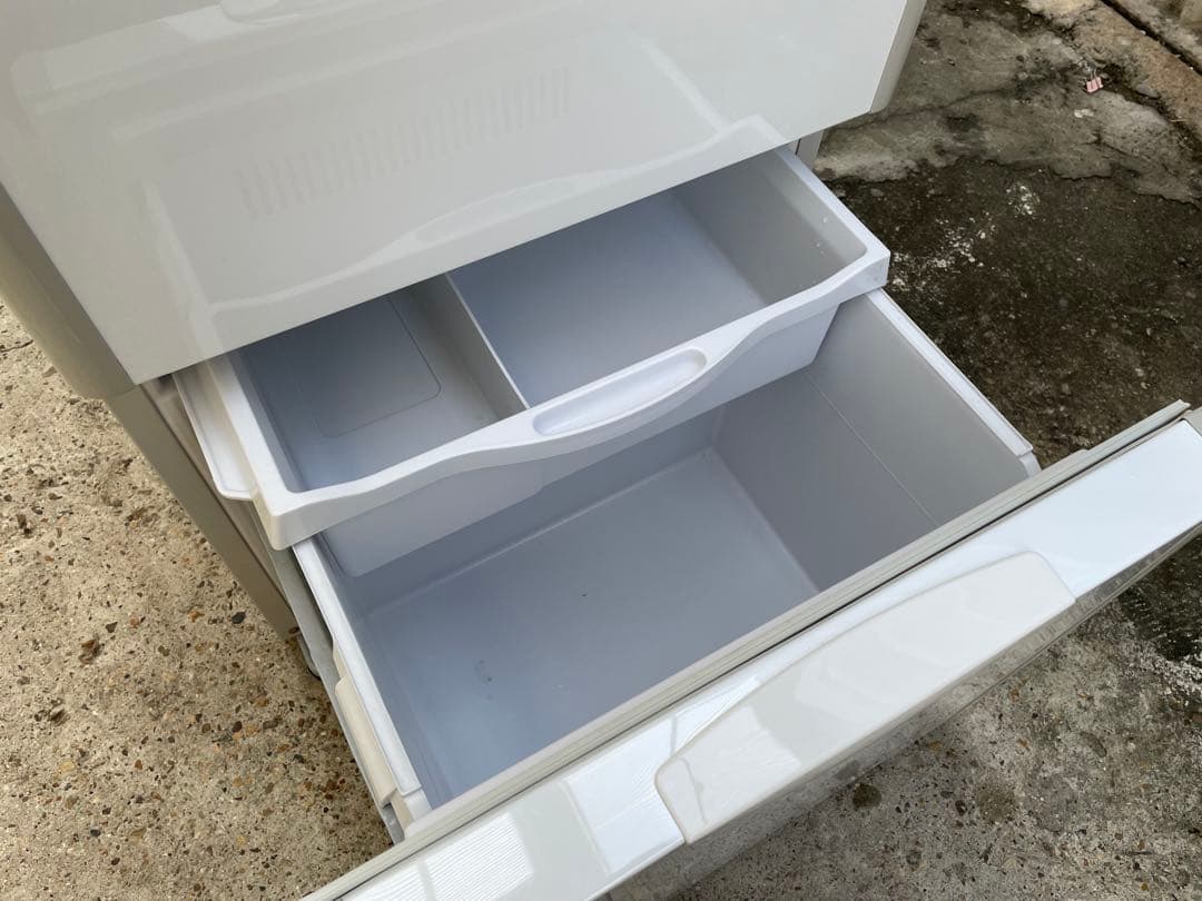 近隣配達可能 割と綺麗 HITACHI 300L 3ドア冷蔵庫 R-S30YMV