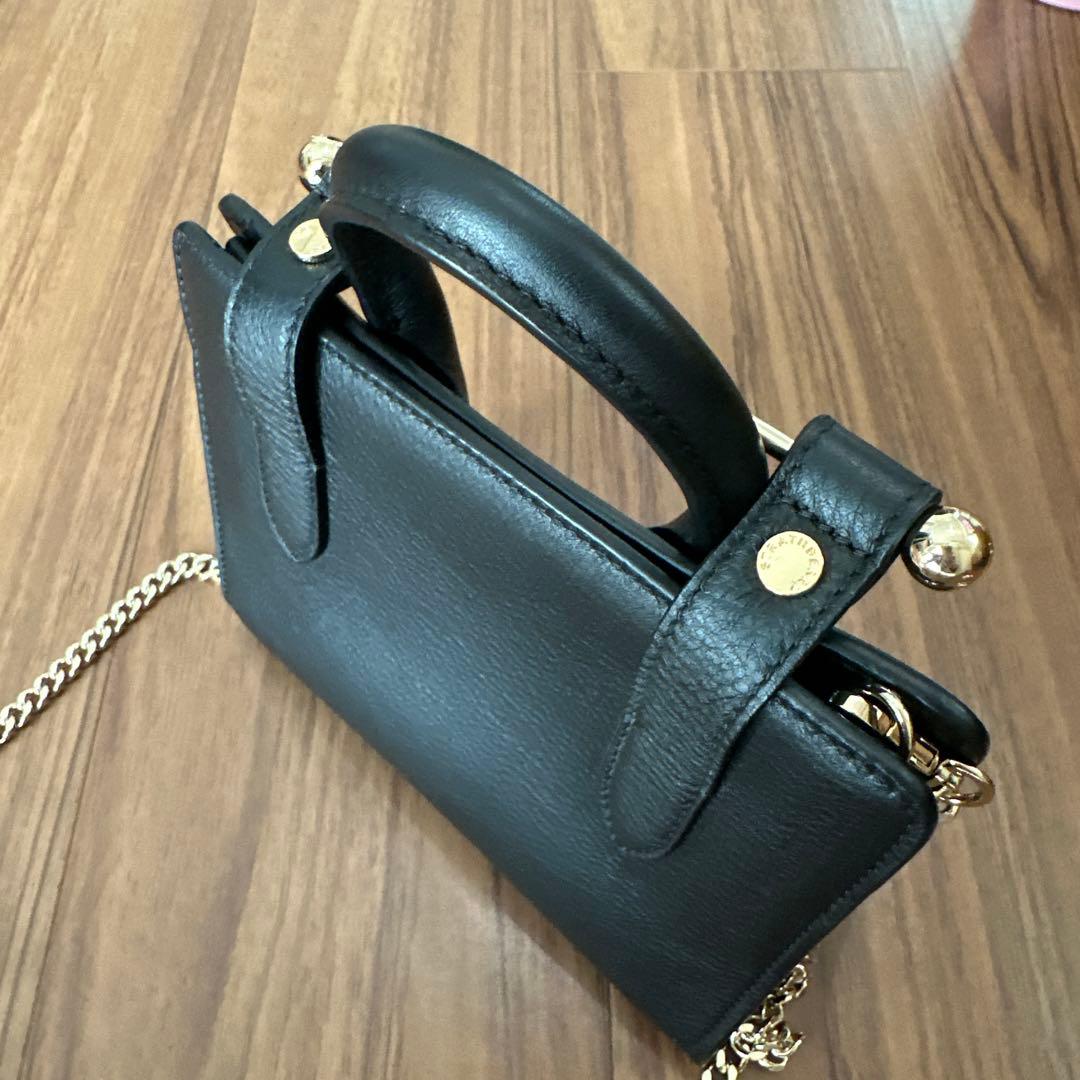 ストラスベリー チェーンショルダーバッグ レザー ブラックSTRATHBERRY