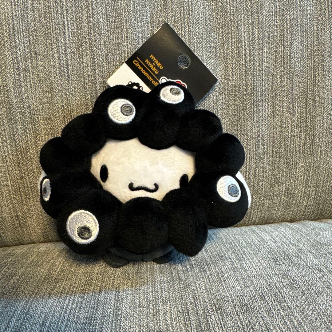 ⭐︎シナモン⭐︎ 黒ミャクミャク サンリオなりきりぬいぐるみ - メルカリ