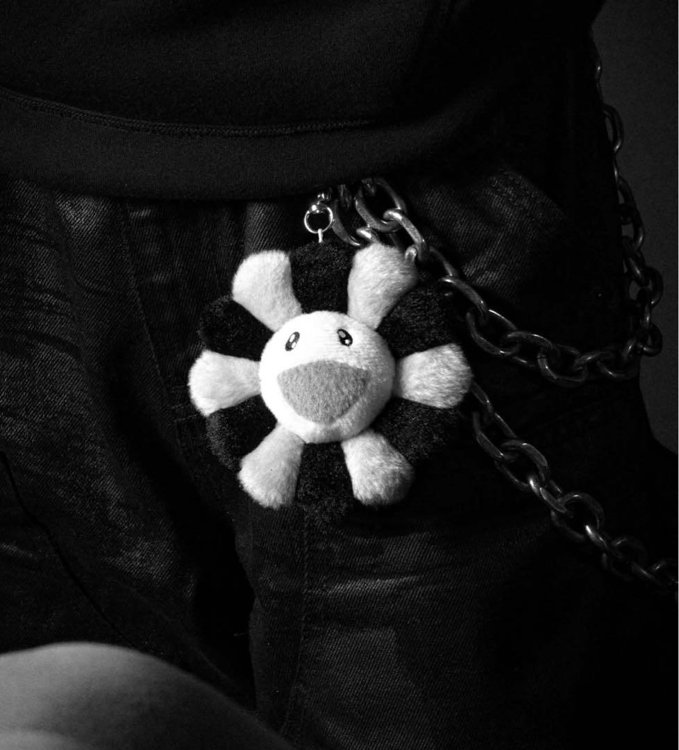 カイカイキキ 村上隆 お花 クッションキーホルダー 白黒グレー - メルカリ