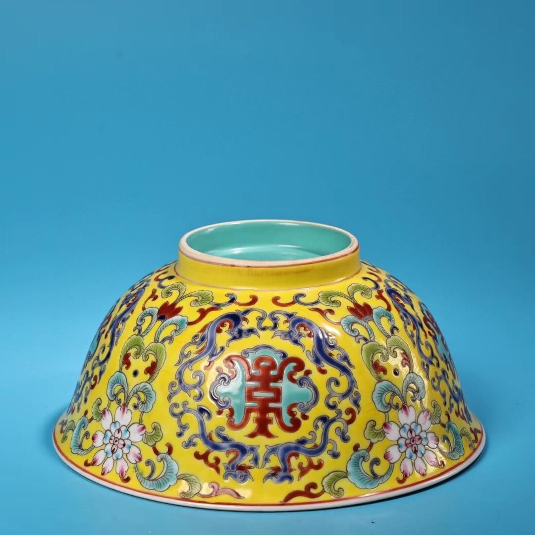 中国古美術・珍品旧蔵・七宝彩と粉彩磁器の碗・純手描き・箱付・置物