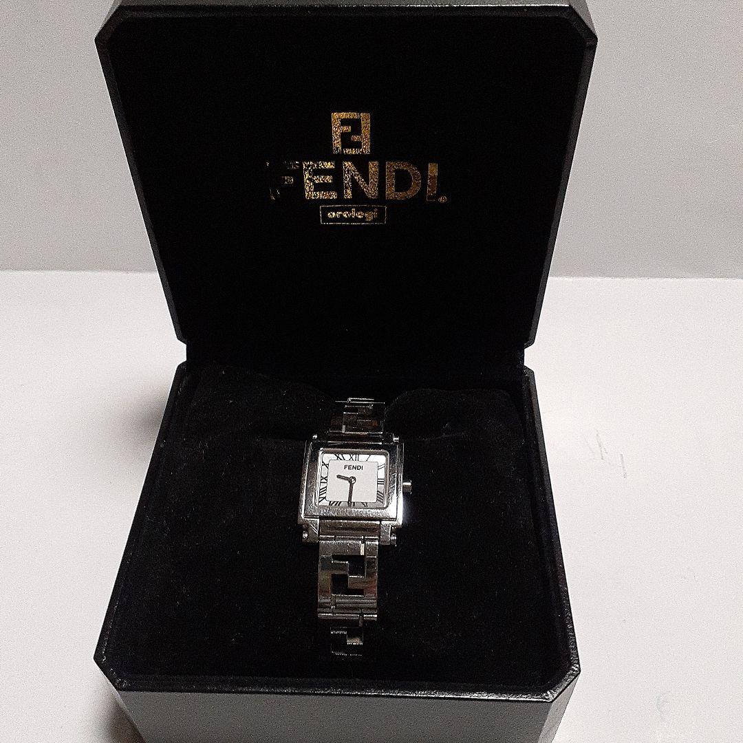 FENDI レディース腕時計 オロロジ 6000L-305　美品 FENDI（フェンディ） レディース腕時計 オロロジ シークレット 2タイム