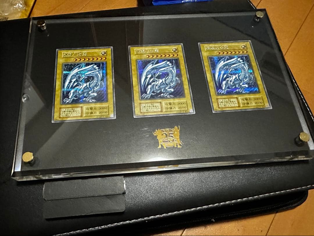 遊戯王25thブルーアイズ フレーム付き 海馬セット シクブル - メルカリ