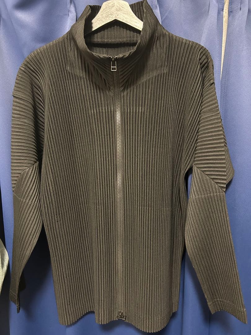 homme plisse issey miyake ジップアップ 2 黒 Homme Plissé Issey Miyake ジップアップ パーカー | ブラック