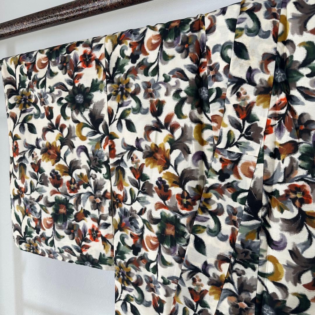 しつけ付き 袷 正絹 着物 銘仙 154.5裄61 白地 花柄 アンティーク