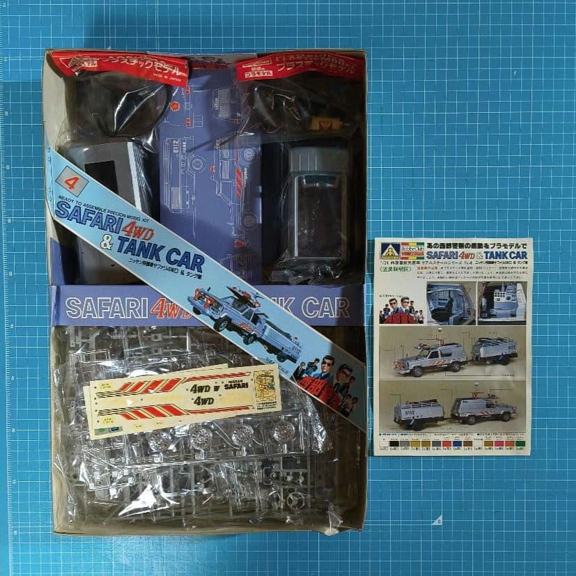 12 未組立 アオシマ 西部警察 トランスポーター＆サファリ プラモデル