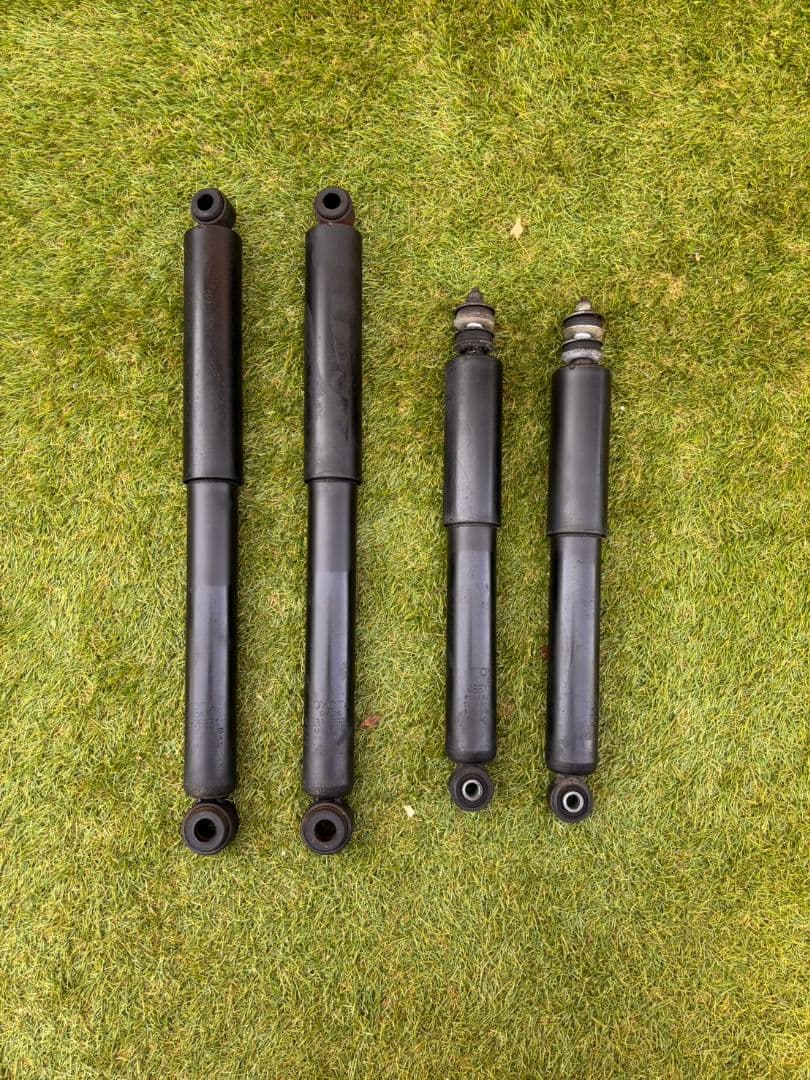 トヨタ ハイエース200系 4型 純正 ショックアブソーバー 1台分 - メルカリ