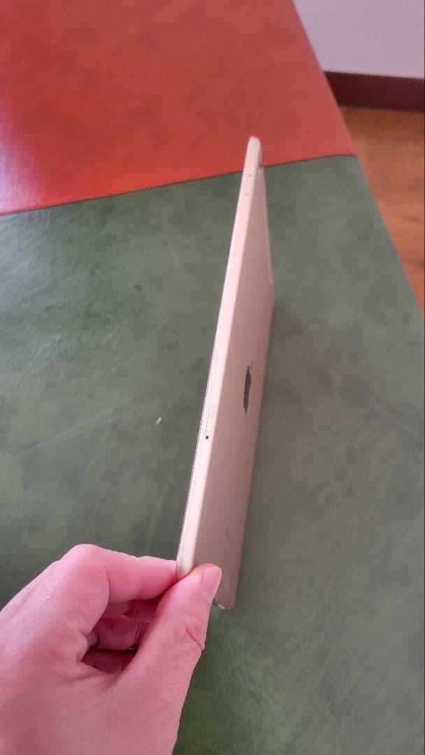 Apple iPad pro 9.7インチ ゴールド キーボードケース 128G