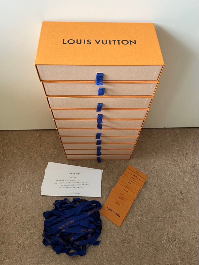 LOUIS VUITTONルイヴィトン　保存用空箱　10個セット LOUIS VUITTON 空箱 ギフト箱 プレゼント 10個セット Tシャツ用 LOUIS